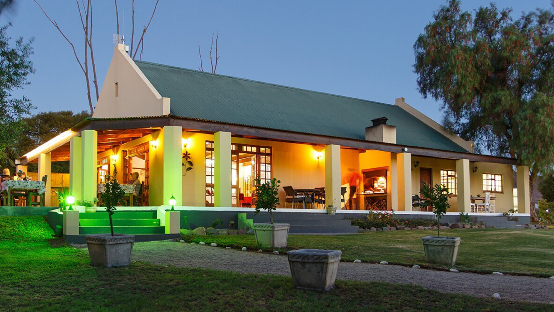 De Denne Country Guest House at Night